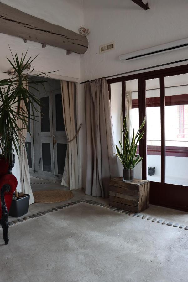 Grand Loft De Charme, Place Du Village A Thuir Exterior photo
